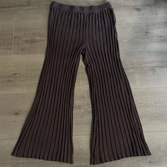 House of Harlow 1960 Mid Rise Ribbed Knit Soft Flared Pull On Brown Pants Medium - Picture 1 of 9